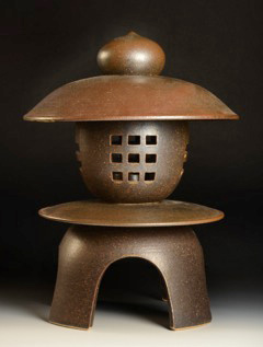 Nichibei Potters Garden Lantern - brown